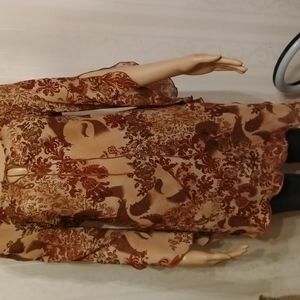 - 🌸Gorgeous new  flowy boho long top with flared sleeves and asymmetrical spli